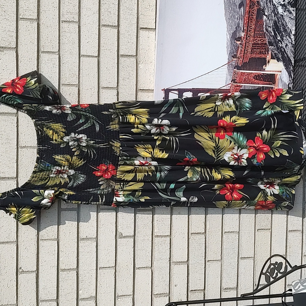VIBE Dress/BlackWithFlowers